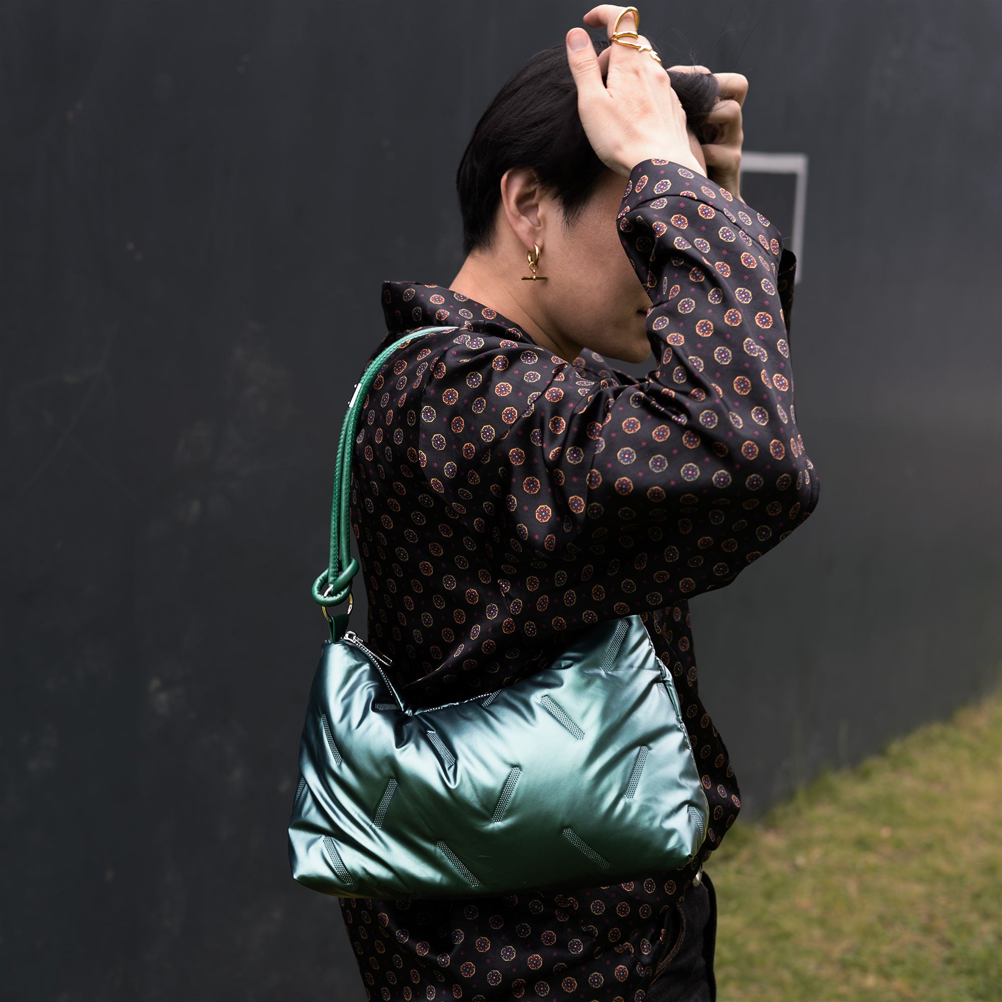 Volume hand bag