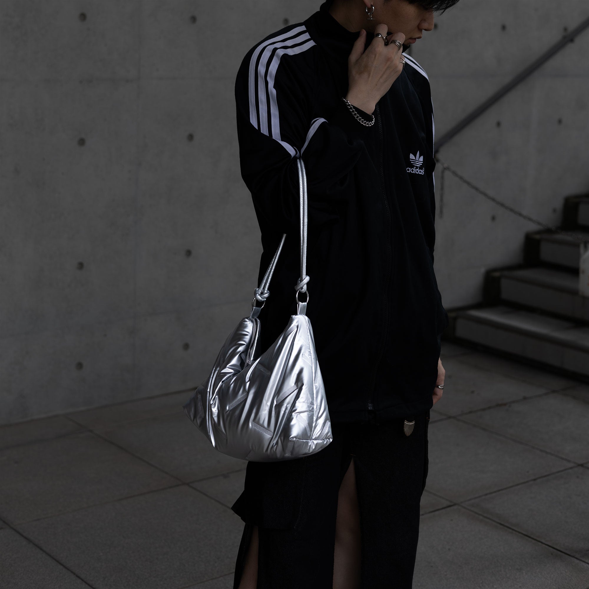 Volume hand bag