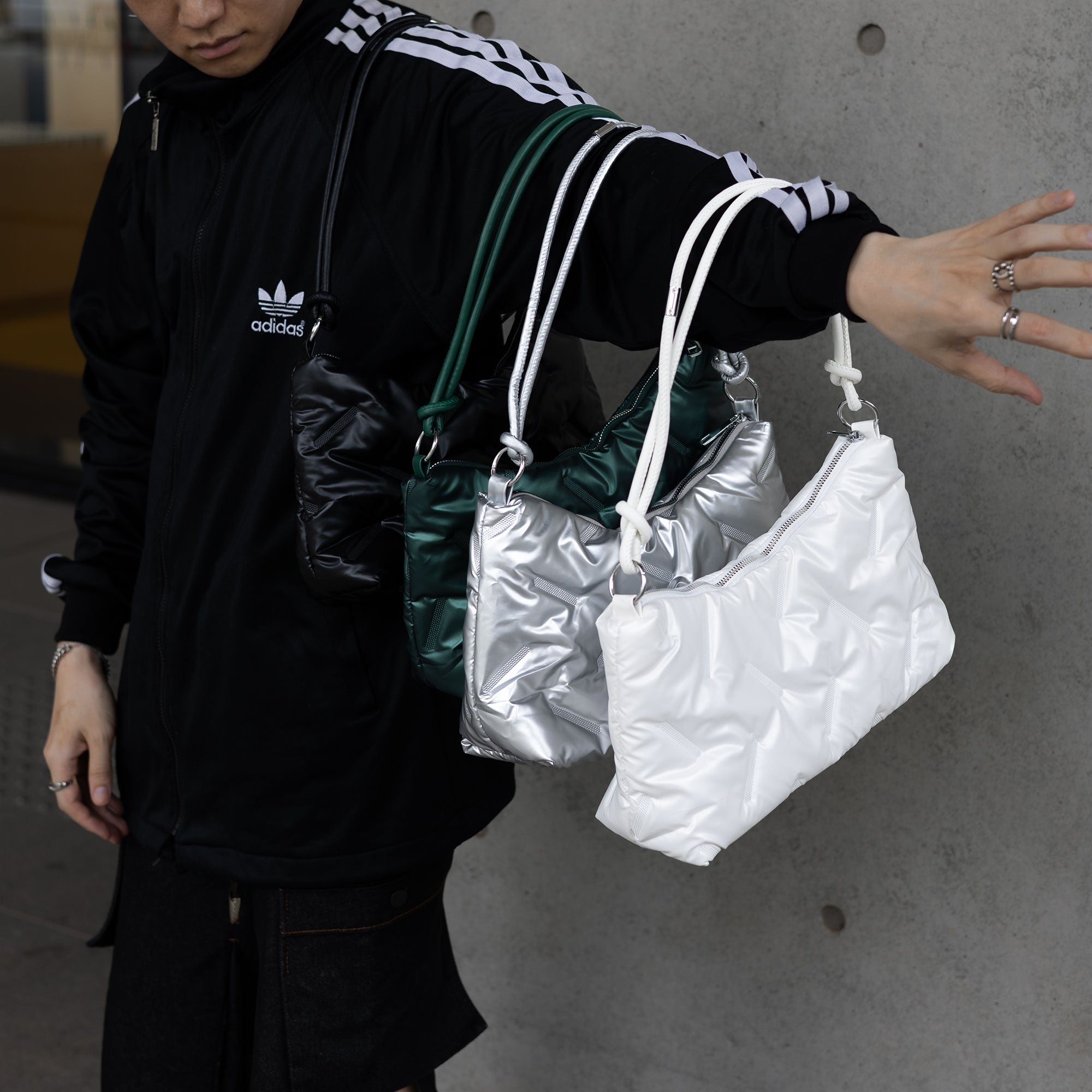 Volume hand bag
